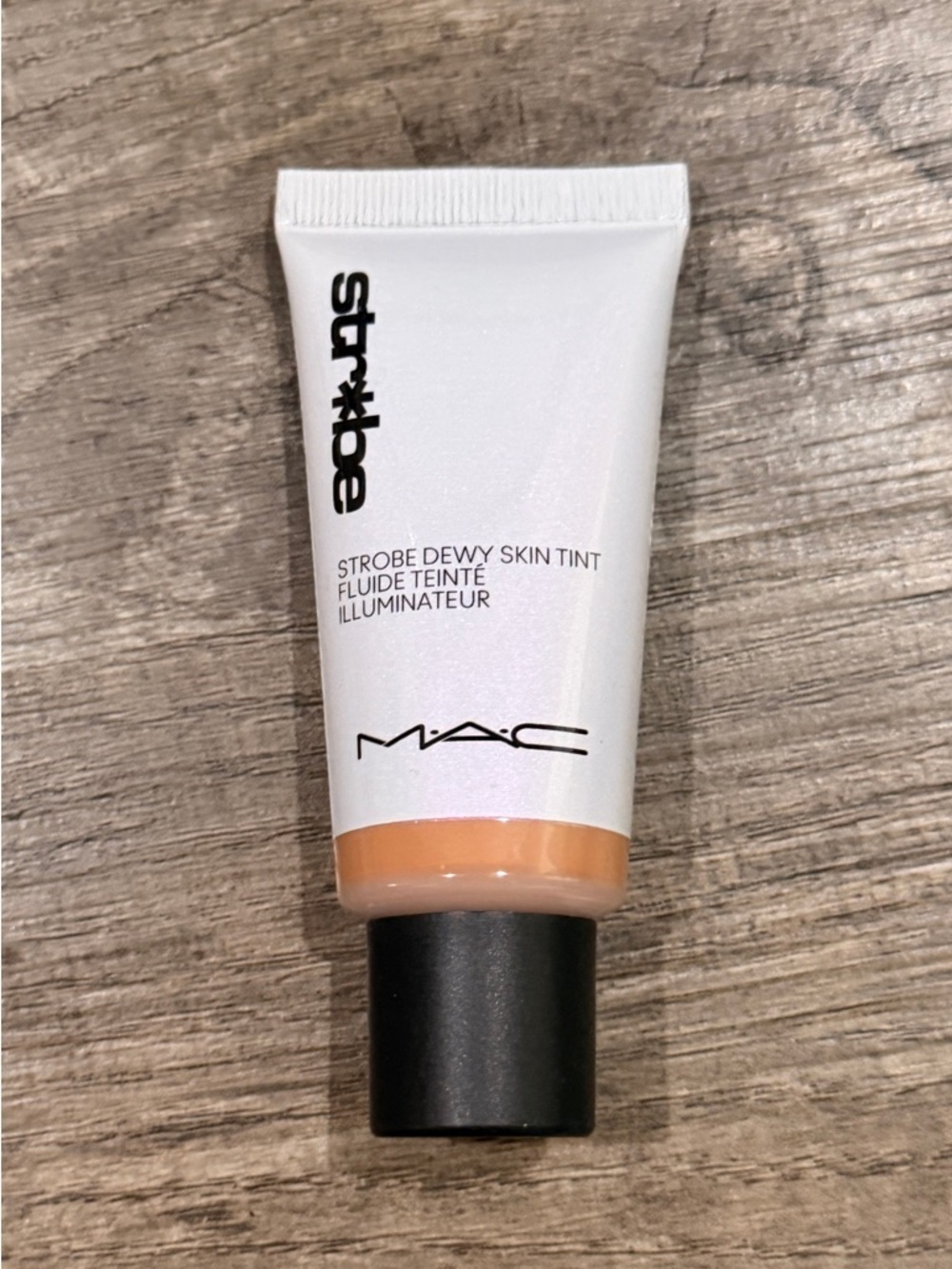 New MAC Strobe Dewy Skin Tint - White Packaging - Picture 4 of 5